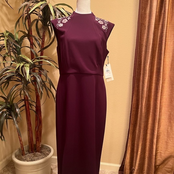 Ivanka Trump Queen plum dress w/beading, size 10. NWT, excellent condition. - Picture 2 of 7